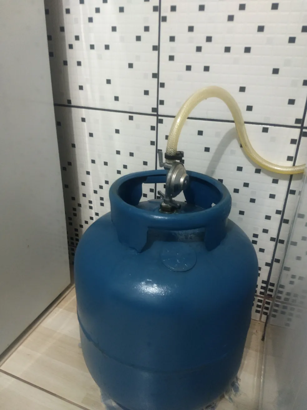 Botijão instalado em cozinha