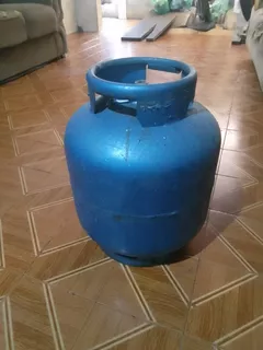 Botijão no piso de cerâmica